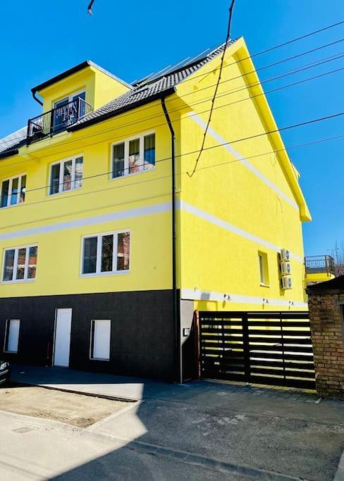 Lemon Premium Apartment Szeged Ngoại thất bức ảnh